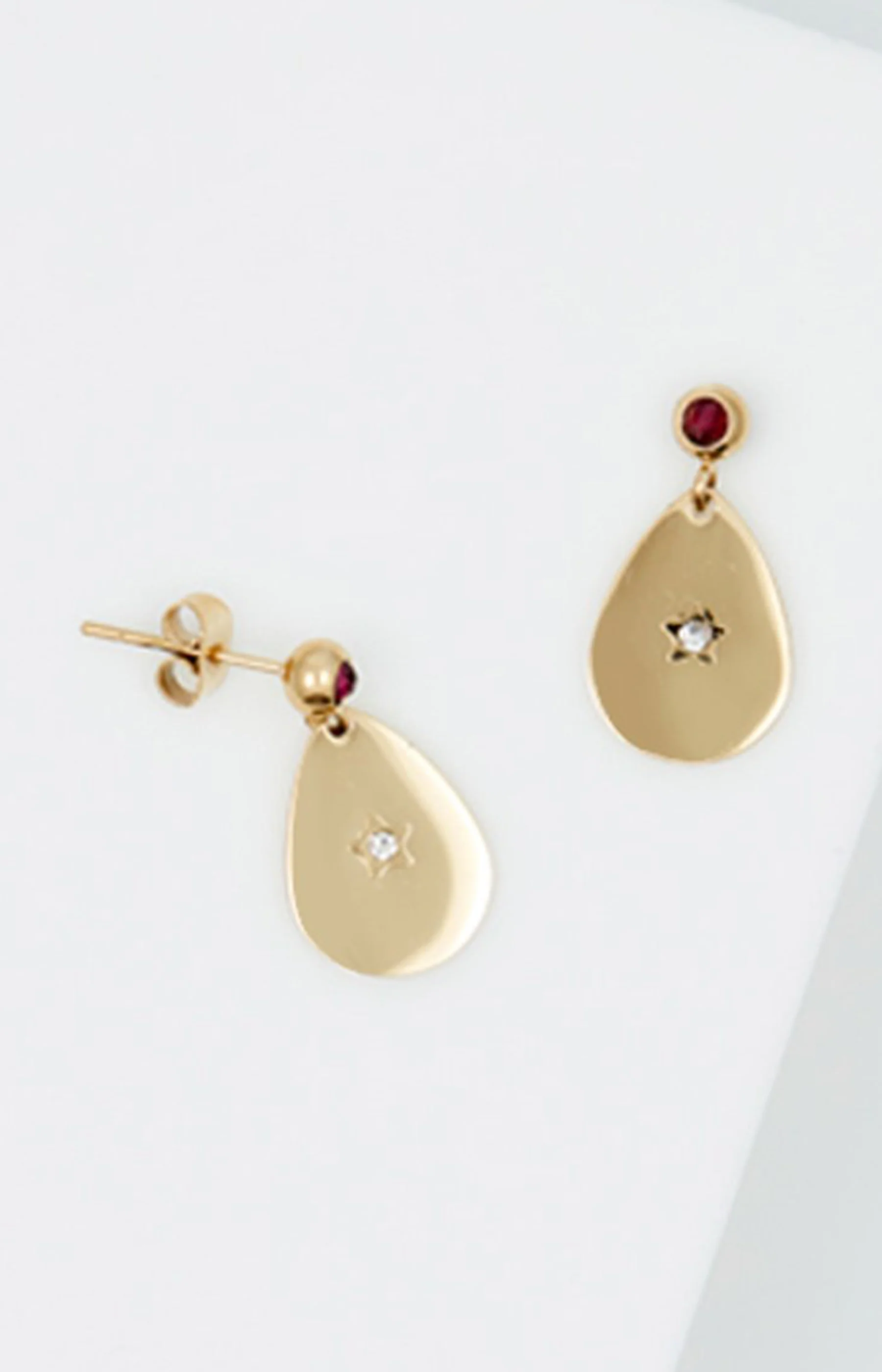 Boucles d’oreilles – Acier inoxydable & rubis – Doré & fuchsia